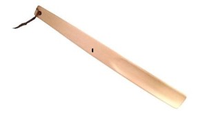 ŁYZKA DO BUTÓW DREWNO 38 CM 57049